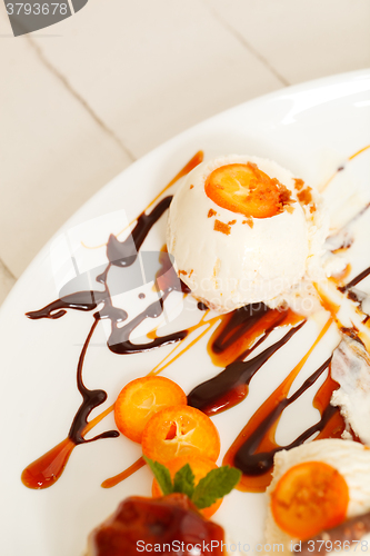 Image of Vanilla ice cream with sliced kumquats