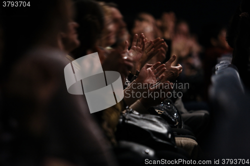 Image of Audience clapping their hands