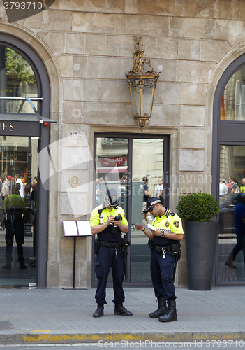 Image of Two policemen in Barcelona.