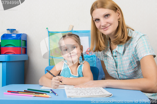 Image of Tutor and five year old girl engaged in spelling