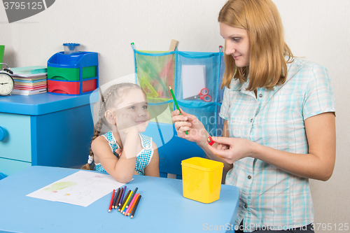 Image of The five-year child looks well if Mom undermined pencil