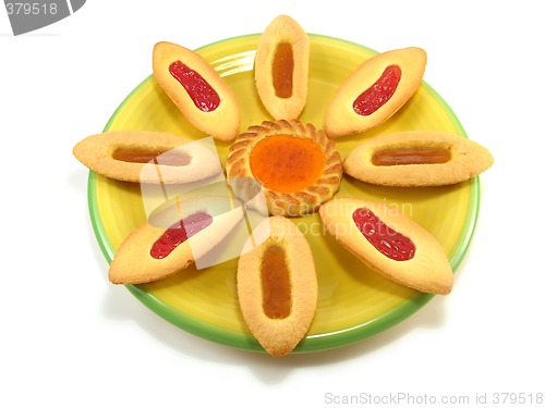 Image of tart flower on a yellow plate