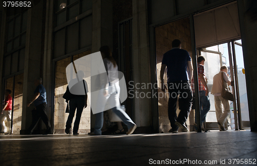 Image of Shoppers entering and leaving a store