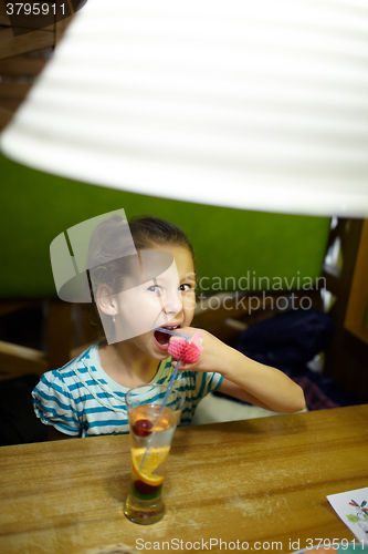 Image of Kid in the restaurant