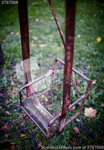 Image of The broken child\'s swing.