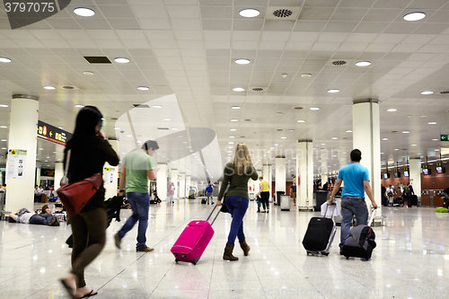 Image of People in the airport.