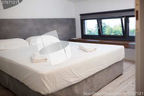 Image of Empty hotel room with king-sized bed