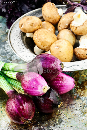 Image of Onions and mushrooms