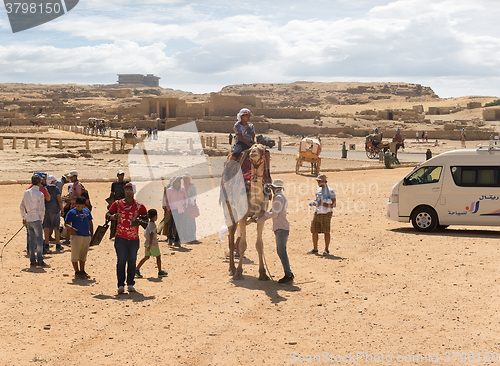 Image of Tourists in Giza