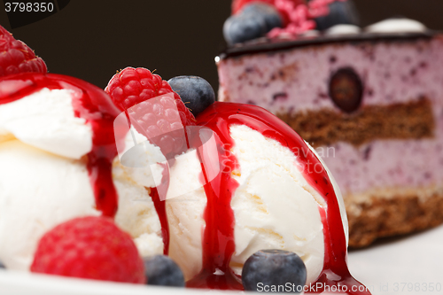 Image of Vanilla ice cream with fresh raspberries