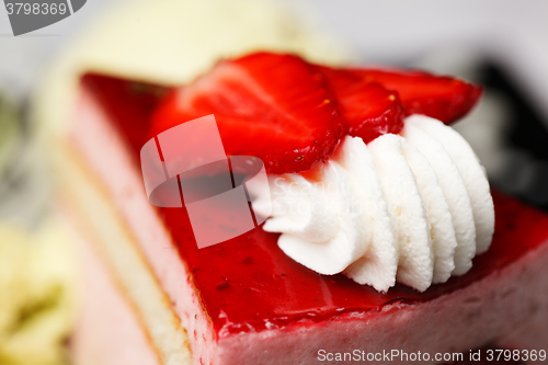 Image of Whirl of whipped cream topping on a cake