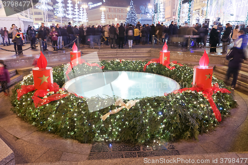 Image of Advent decoration on Mandusevac water fountain