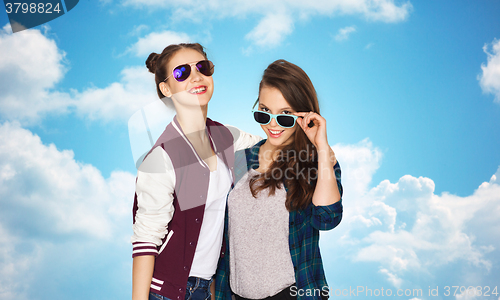 Image of happy smiling pretty teenage girls in sunglasses