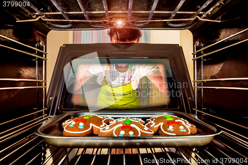 Image of Baking Gingerbread man in the oven