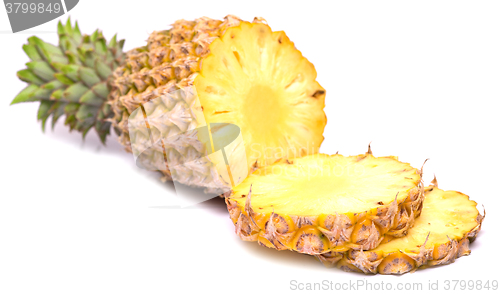 Image of ripe pineapple