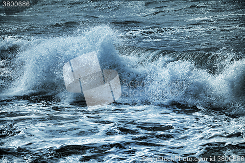 Image of Tall waves on the surface of the ocean