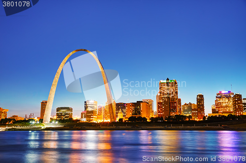 Image of Downtown St Louis, MO with the Old Courthouse and the Gateway Ar
