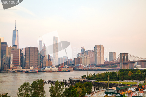 Image of Lower Manhattan cityscape with the Brooklyn bridge