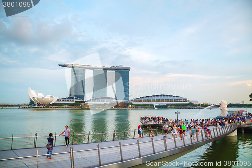 Image of Overview of the marina bay with the Merlion and Marina Bay Sands