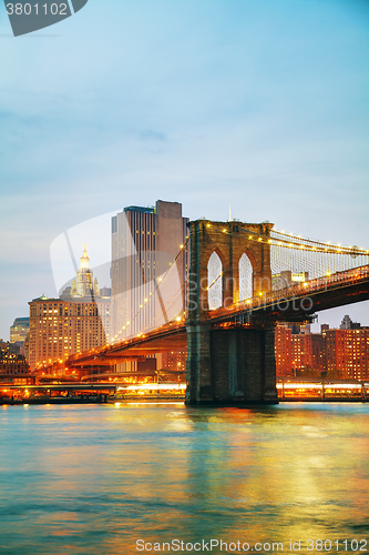 Image of Lower Manhattan cityscape with the Brooklyn bridge