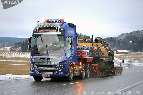 Image of Volvo FH16 600 Heavy Haul along Highway