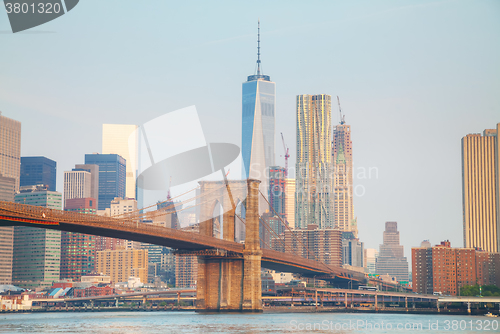 Image of Lower Manhattan cityscape with the Brooklyn bridge