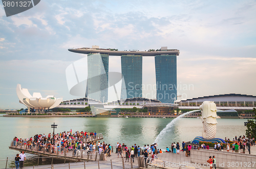 Image of Overview of the marina bay with the Merlion and Marina Bay Sands
