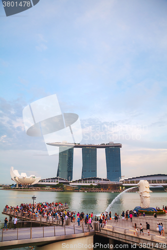 Image of Overview of the marina bay with the Merlion and Marina Bay Sands