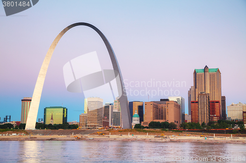 Image of Downtown St Louis, MO with the Old Courthouse and the Gateway Ar