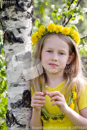 Image of girl in dandelion crown