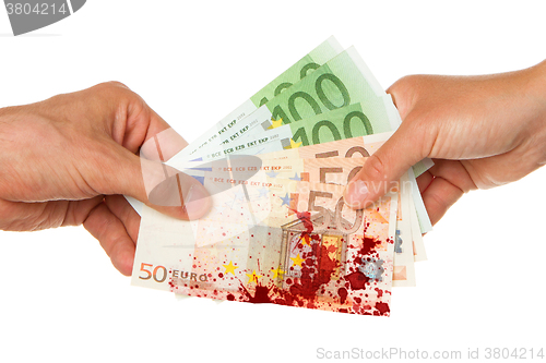 Image of Man giving 450 euro to a woman, bloody