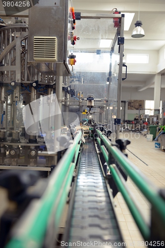 Image of Many bottles on conveyor belt