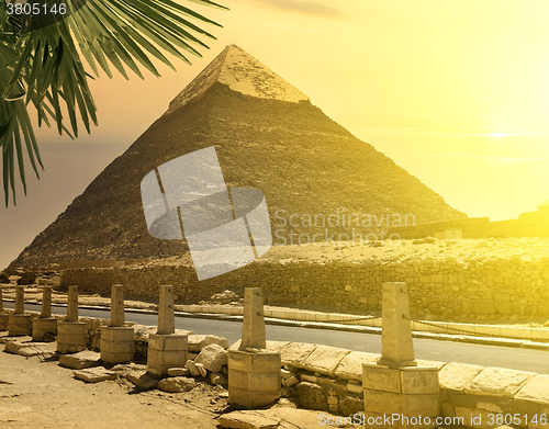 Image of Pyramid of Khafre near road