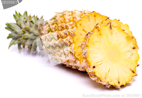 Image of ripe pineapple