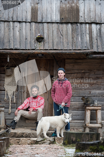 Image of frineds together in front of old wooden house