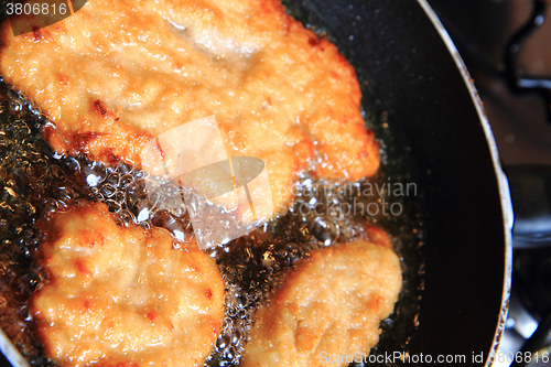 Image of preparing czech chicken schnitzel\r\n