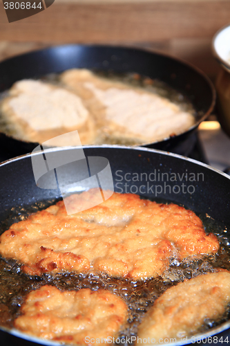 Image of preparing czech chicken schnitzel\r\n