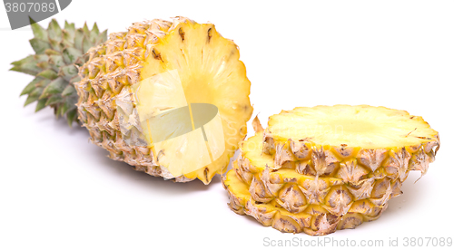 Image of ripe pineapple