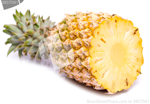 Image of ripe pineapple