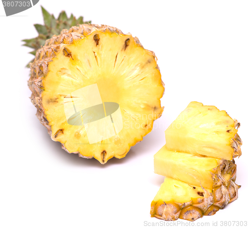 Image of ripe pineapple