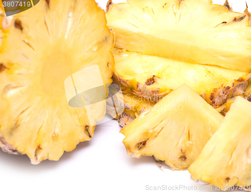 Image of ripe pineapple