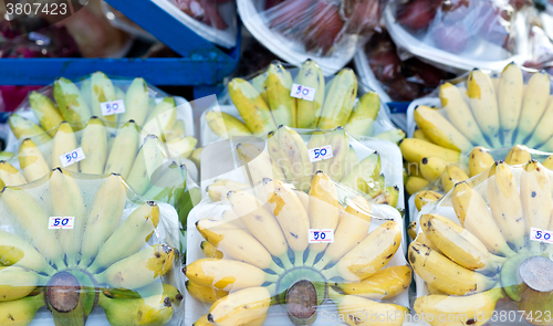 Image of fresh fruits in packing