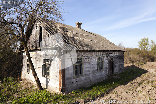 Image of collapsing wooden farmhouse 