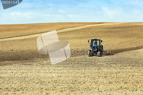 Image of tractor in the field  