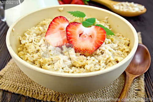 Image of Oatmeal with strawberries on sacking