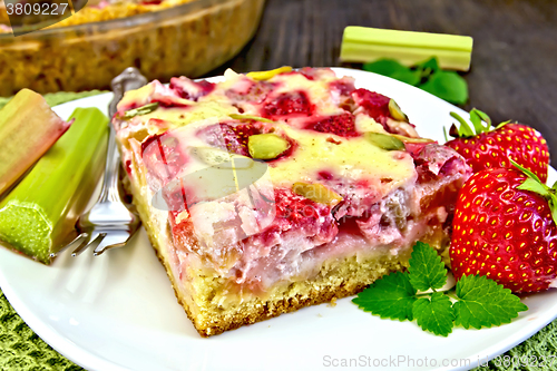 Image of Pie strawberry-rhubarb with sour cream on table