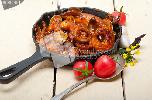 Image of fresh seafoos stew on an iron skillet