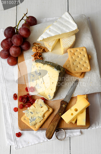 Image of cheese and crackers