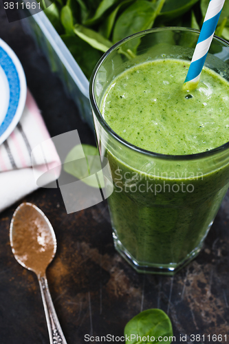 Image of Green smoothie in glass