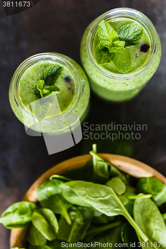 Image of Two green smoothie in the jar